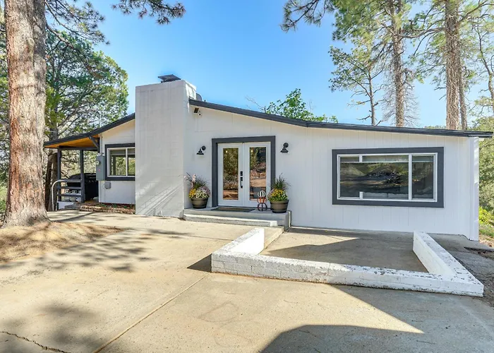 Relax Fireside: Retreat W/ Hot Tub! Prescott
