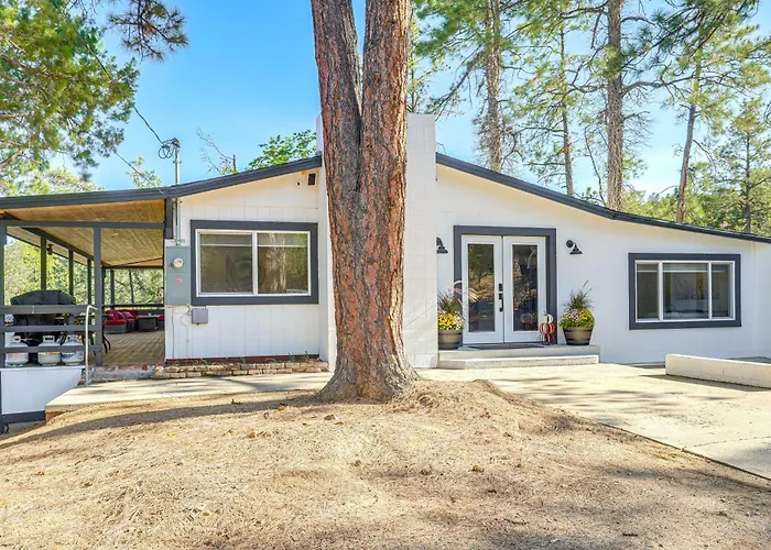 Holiday home Relax Fireside: Retreat W/ Hot Tub!