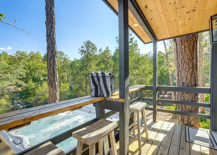 Relax Fireside: Retreat W/ Hot Tub! Holiday home Prescott