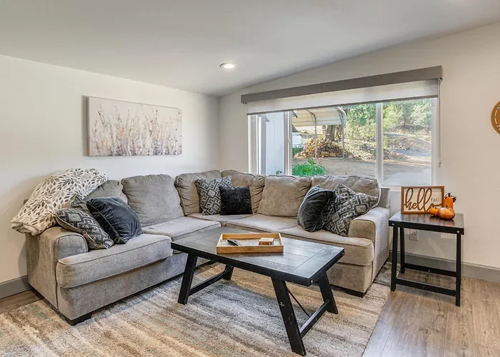 Holiday home Relax Fireside: Retreat W/ Hot Tub! Prescott